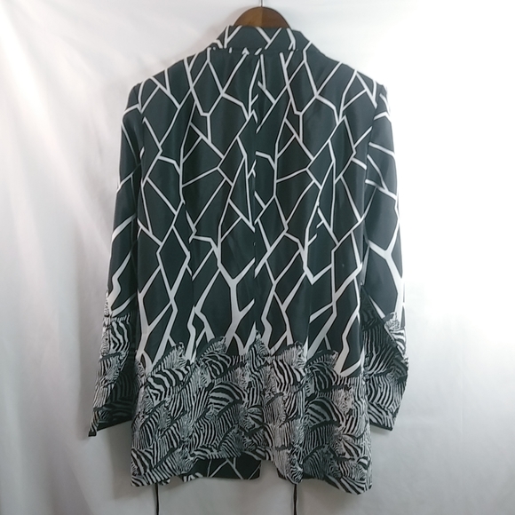 HBS 16 Zebra Wrap Tunic Top Plus - Picture 2 of 10